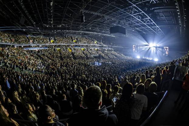 FOTO Kakva kombinacija! Evo u čemu je Seve nastupila u Areni