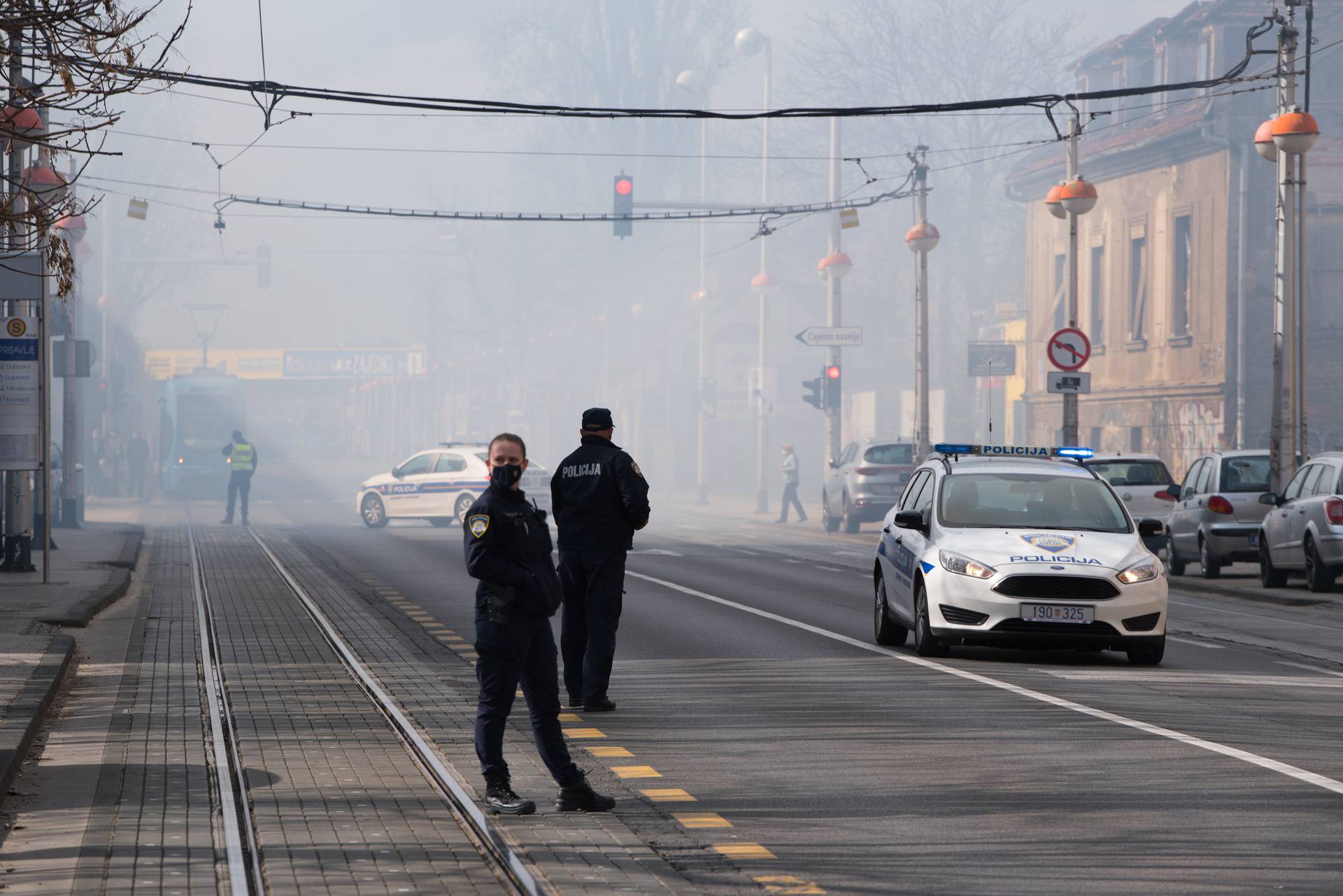 Zagreb opet u dimu: Na Knežiji izbio požar, zatvorena Savska