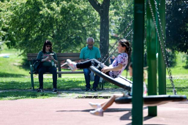 Zagreb: Sunčan dan na jezeru Bundek