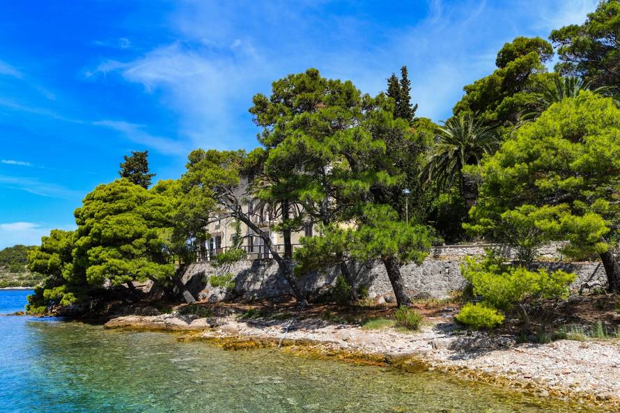 Äeska vila na otoku Visu, poznata i kao TopiÄ vila