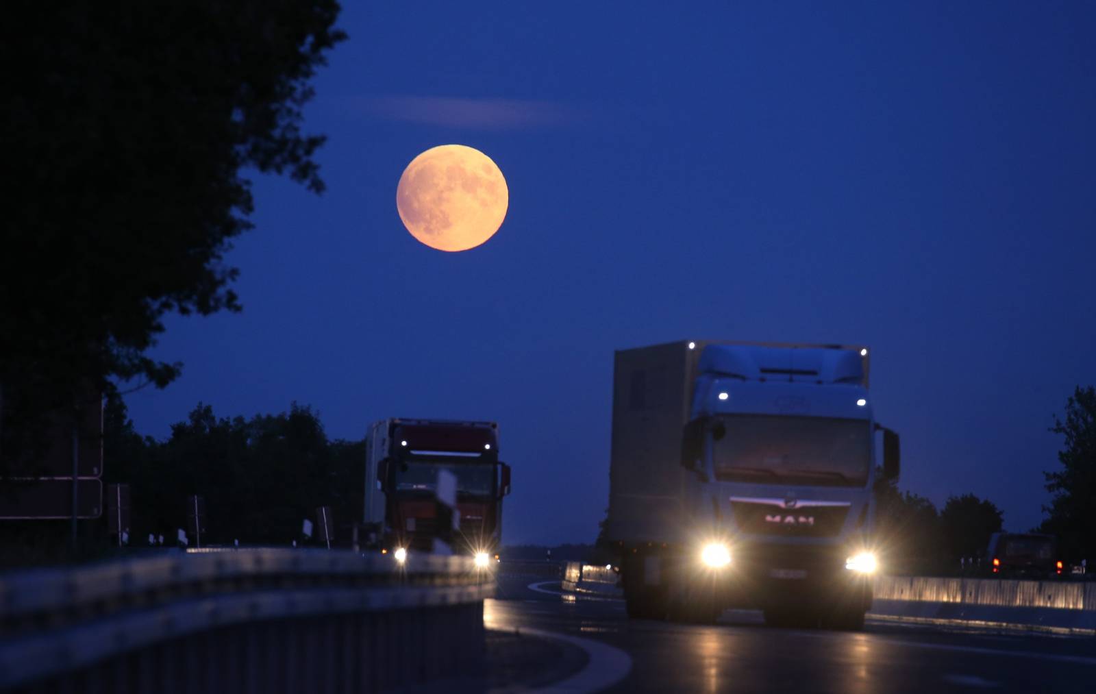 Full moon via motorway