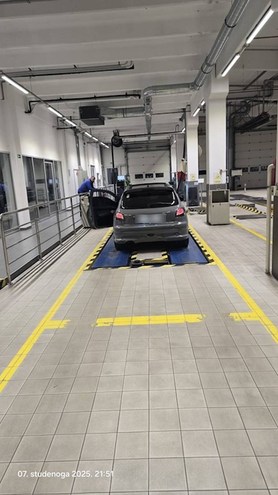 FOTO Policija provela nadzor na 'car meetu' u Zagrebu, čak 16 vozila proglašeno neispravnima