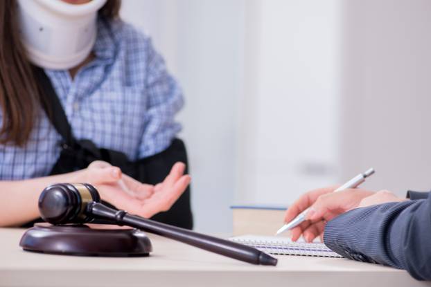 Injured,Employee,Visiting,Lawyer,For,Advice,On,Insurance