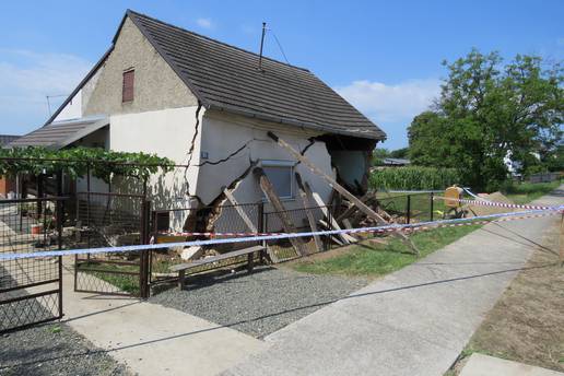 Na radnika u Adžamovcima srušila se kuća: Izvukli ga vatrogasci, lakše je ozlijeđen