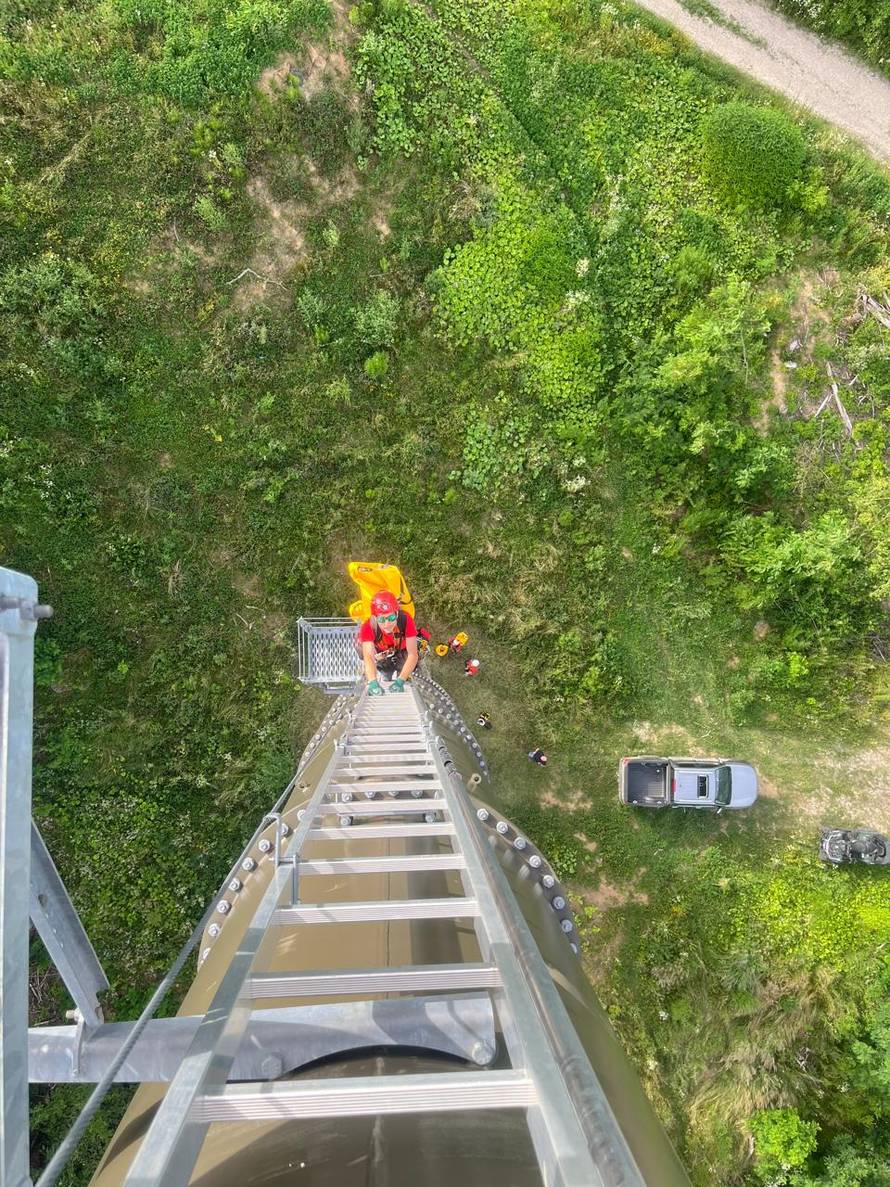 VIDEO Što ako 'zapnete' na žičari na Sljemenu? Nema brige. Pogledajte HGSS-ovce u akciji