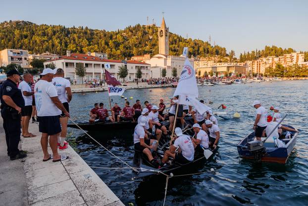 Ploče: Pobjednici ovogodišnjeg Maratona lađa je ekipa iz Zagreba