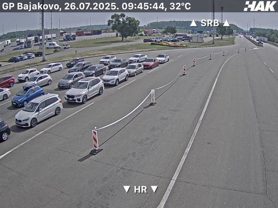 Pojačan promet na cestama, kilometar kolone kod Lučkog