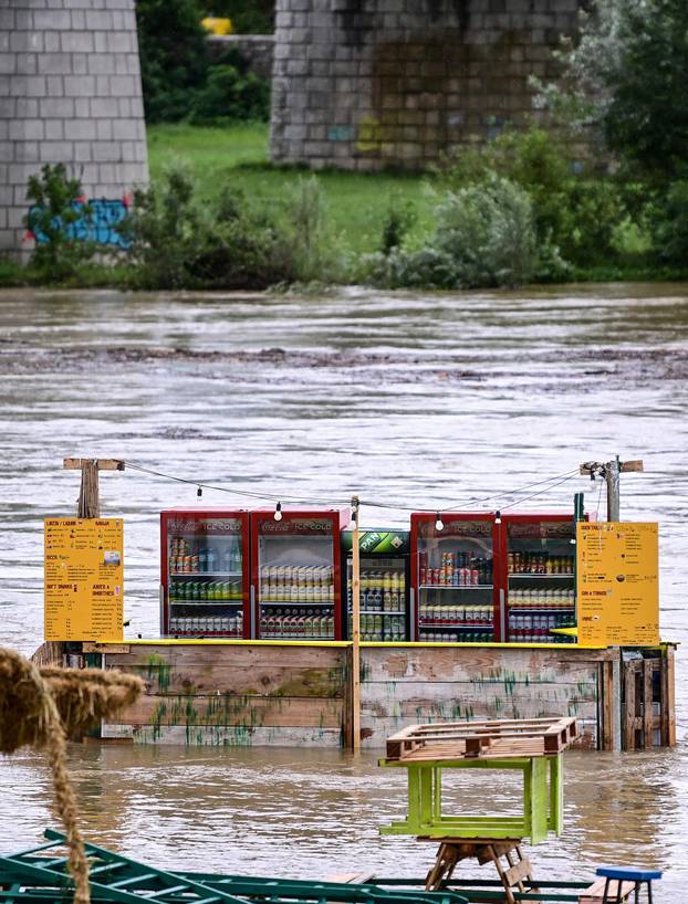 Zagreb: Sava se izlila iz korita i potopila lokaciju Green River Festa