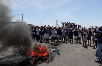 Veliki sukobi prosvjednika i policije u Peruu: Htjeli zauzeti aerodrom, uzvratili suzavcem