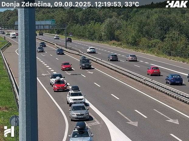 FOTO Kaos na cestama: Zapalio se auto na A1, velike su kolone