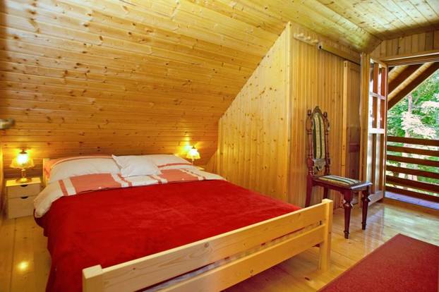 Drvena kuća u Gorskom kotaru izgleda kao iz bajke, ali vrijedi li više od pola milijuna eura?