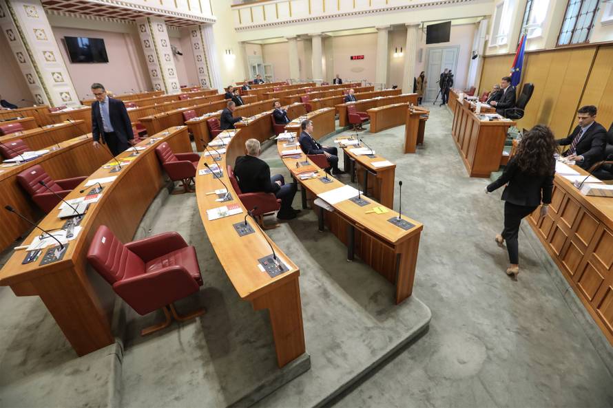 Zagreb: Zastupnici se vratili u zgradu Hrvatskog sabora gdje nastavljaju sa zasjedanjem
