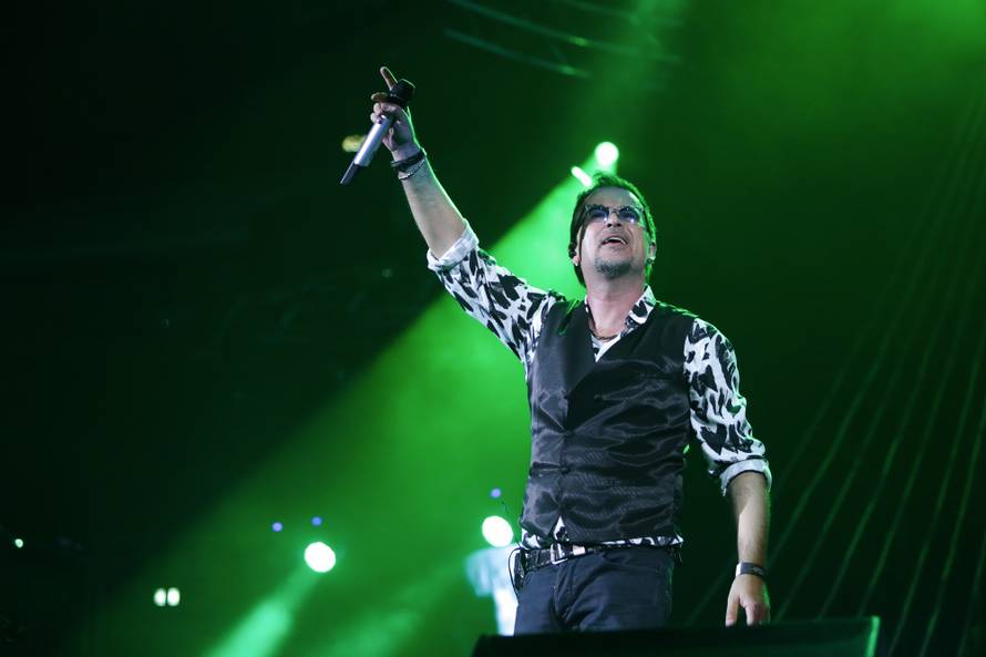 Mama mu plela unikatne kape, bez njih nije htio izaći na binu