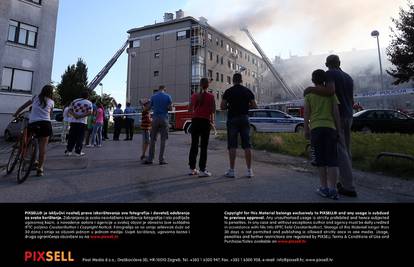 Gorjelo krovište zgrade, dim stanarima sukljao iz utičnica