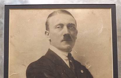 Potpisana Hitlerova fotografija na aukciji za 173 tisuće kuna 