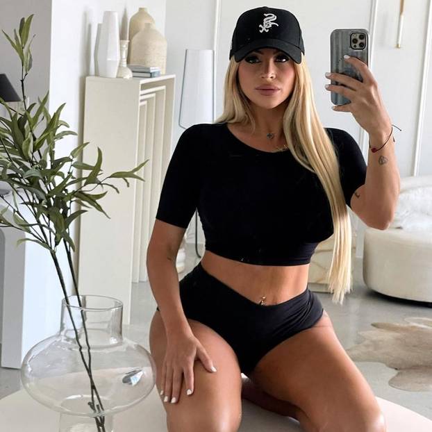 FOTO Ona je kubanska Pamela Anderson! Ashley  obožava mini kostime. Po cijeli dan je u njima