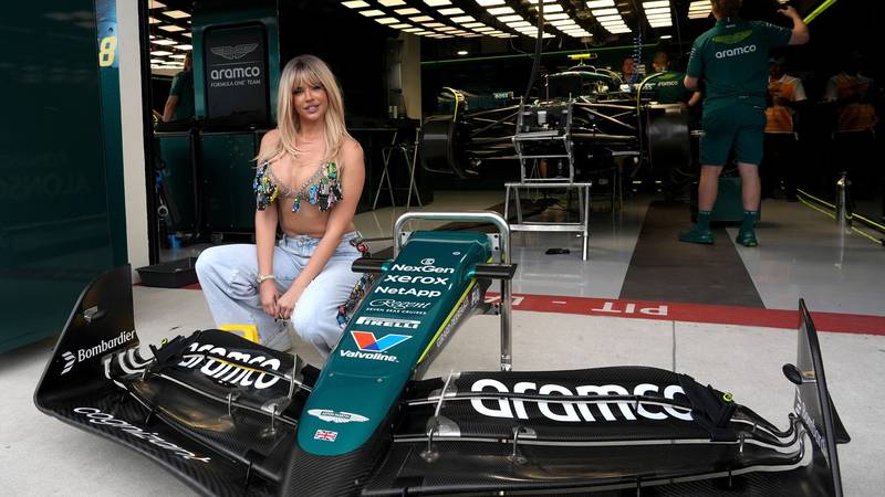 FOTO Gas do daske: Ivana Knoll mamila poglede na Formuli 1, dekolte je ukrasila autićima 15 profimedia 0995123506