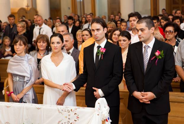 ARHIVA - 2010. Plo?e: Vjen?anje Rafaela Dropuli?a i Marine Suše