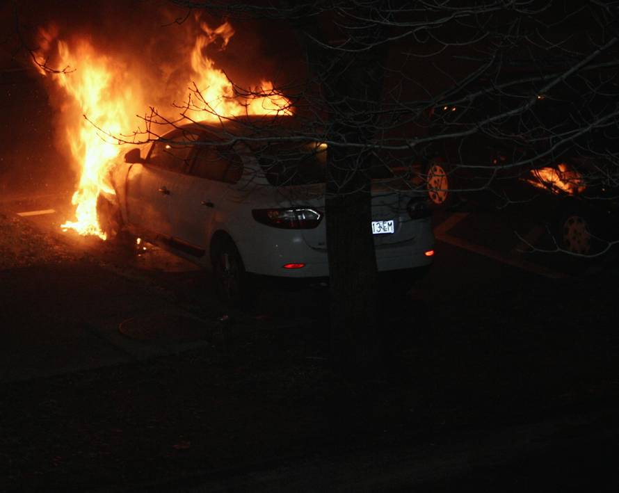 Novi požar na Vrbanima: Opet izgorio automobil na parkingu