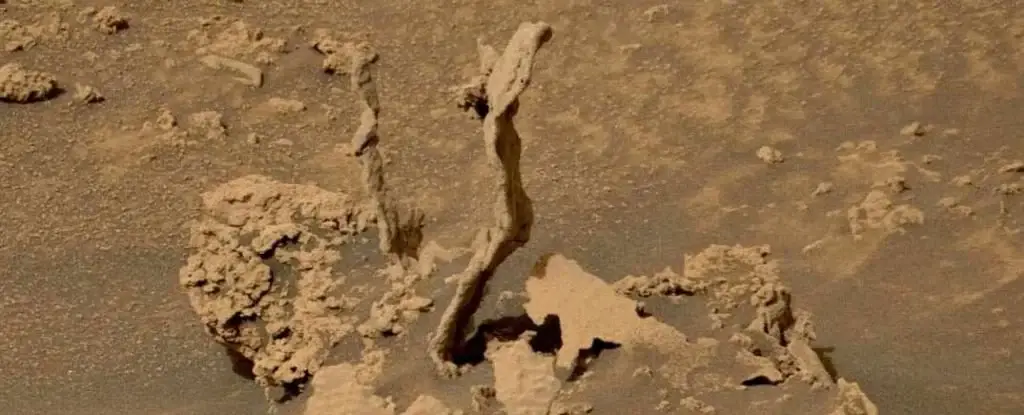Rover snimio čudne kamene tornjeve na Marsu. Izgledaju kao da će se svaki čas srušiti