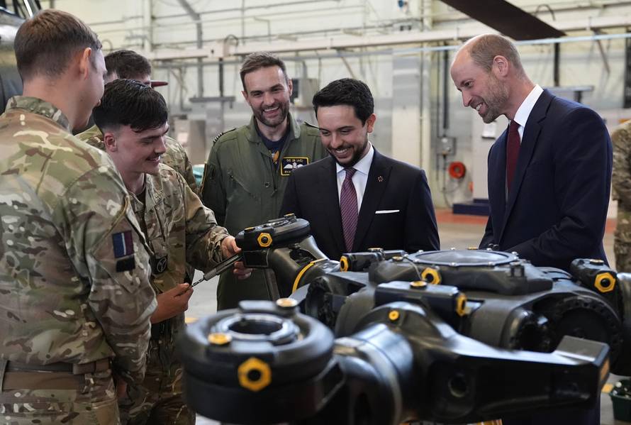 Princ William i jordanski prijestolonasljednik Hussein posjetili bazu RAF-a u Oxfordshireu