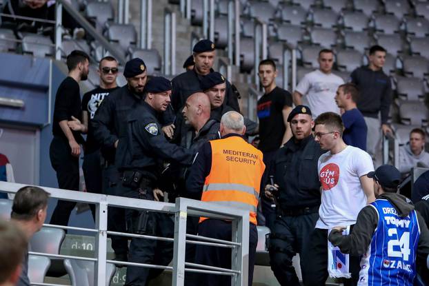 Utakmica Zadra i Igokee prekinuta dok se ne isprazni dvorana, Jusup pogođen u glavu