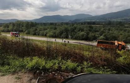 U teškoj prometnoj nesreći u BiH poginuli roditelji i beba