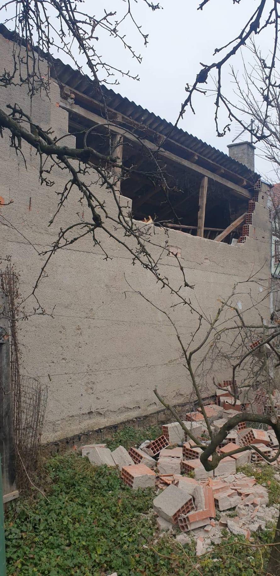 Tlo se i dalje trese, a Atalić kaže da je oštećeno i do 1000 kuća