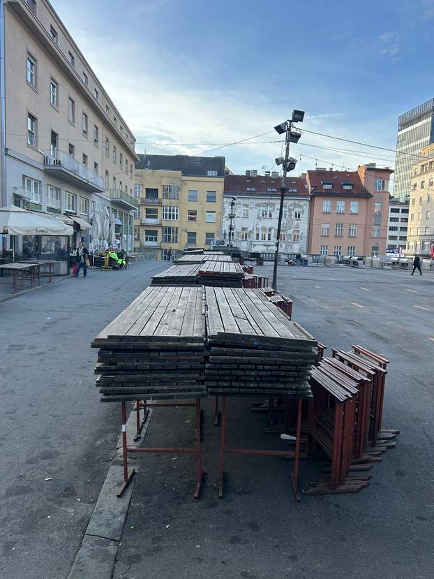 FOTO Dolac izgleda sablasno: S platoa su maknuli sve štandove