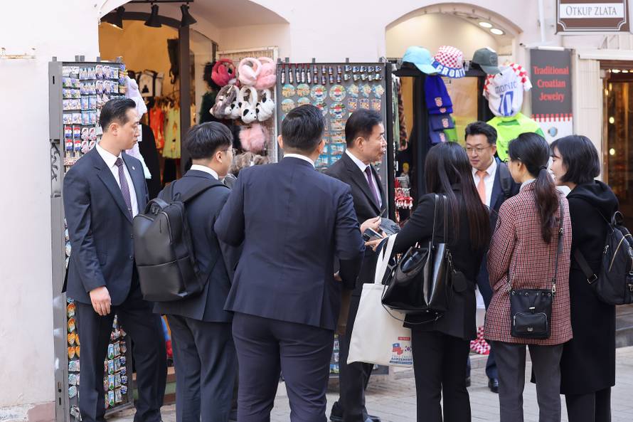 Zagreb: Kim Jin-pyo obišao centar grada i kupio kapu i limune