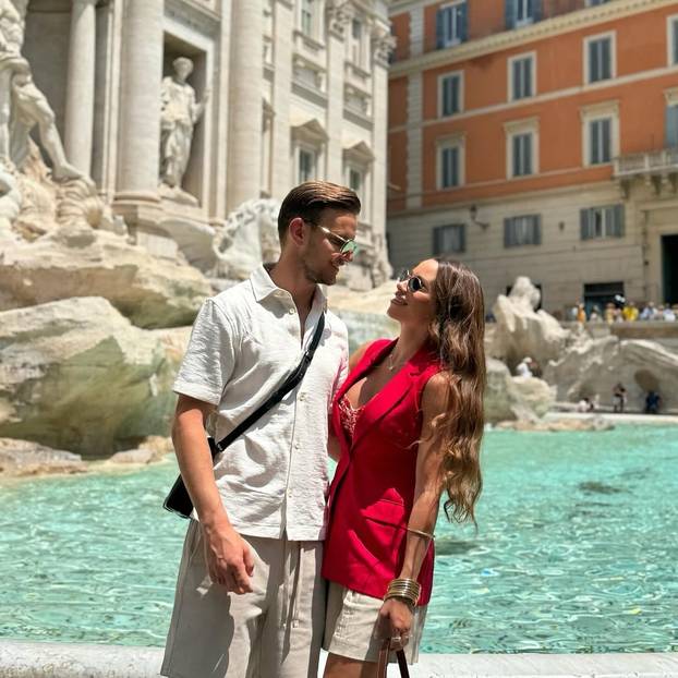 FOTO Dok Split čeka, obitelj Rakitić uživa u grčkoj idili...