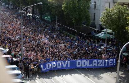 Nogometna euforija: Tisuće navijača krenulo na Maksimir