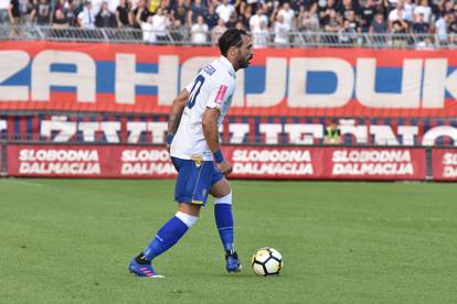 Sad mu barem neće zviždati: Hugo Almeida ozlijedio koljeno