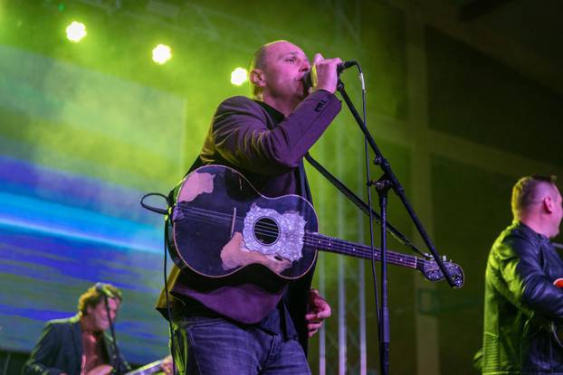 Županja: 13. božićni koncert Opće Opasnosti i prijatelja