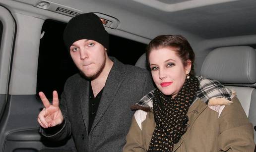 Lisa Marie Presley držala tijelo pokojna sina u kući u ledu: 'Bila je sretna što može biti s njim'