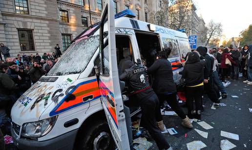 London: Studenti divljali radi školarina, ozlijedili 2 policajca