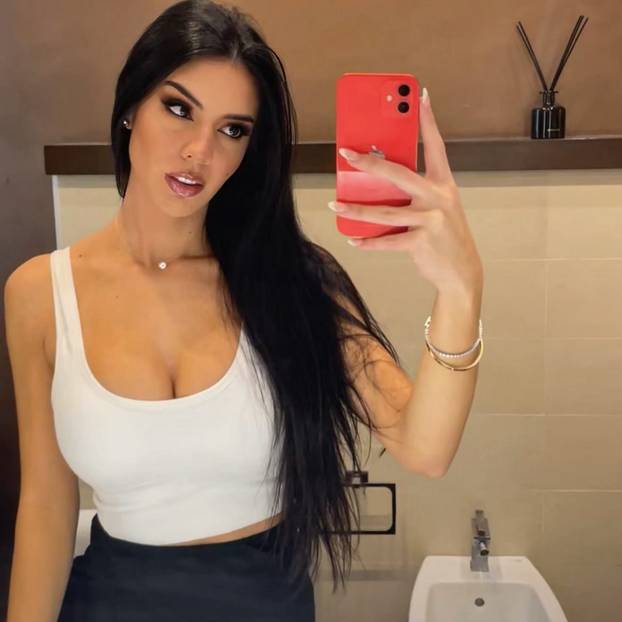 FOTO Bujna stjuardesa zavela zvijezdu Juvea. Žena je saznala