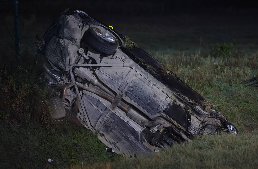 Gornja Drenova: Jedna osoba poginula u slijetanju vozila u kanal uz cestu