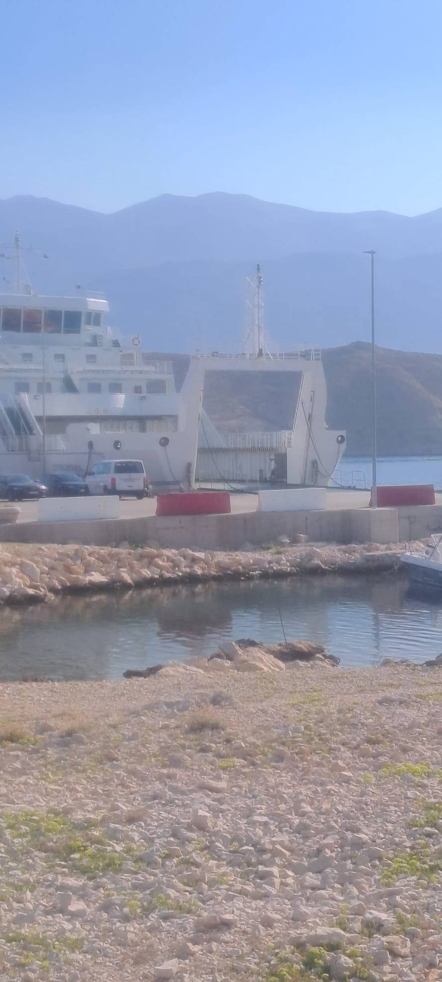 FOTO Trajektu Rapske plovidbe pukla sajla: 'Nema ozlijeđenih, putnike je na kopno vozio drugi'