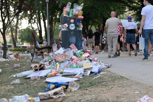Zagreb: Smeće koje je ostalo u fan zoni na Bundeku