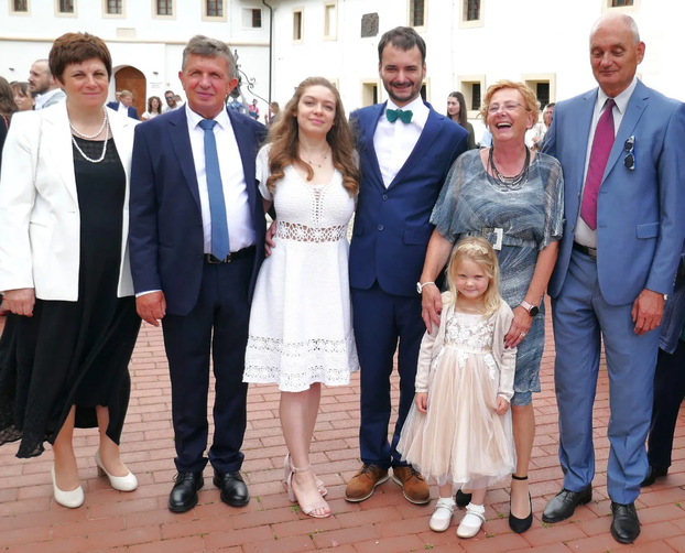 Uzvanici na vjenčanju bili su oduševljeni Dijaninom vjenčanom haljinom - mladenci s članovima obitelji