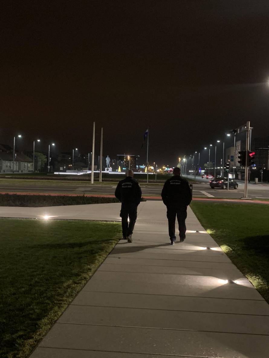 Spomenik čuvaju Bandićevi zaštitari: 'To nigdje nisam vidio'