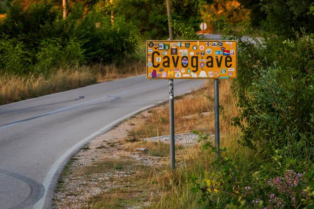 Čavoglave: Reportaža iz rodnog mjesta Marka Perkovića Thompsona