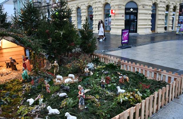 FOTO Ove detaljno izrađene jaslice uljepšale su blagdanski ugođaj u Slavonskom Brodu