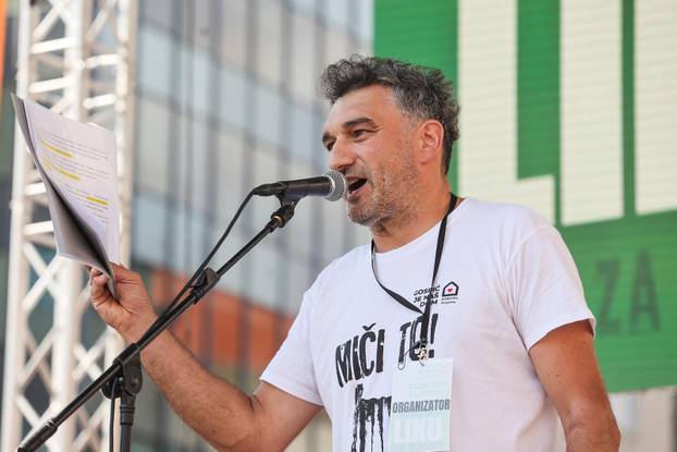 Glavni trg u Zagrebu prepun prosvjednika zbog opasnog otpada u Lici