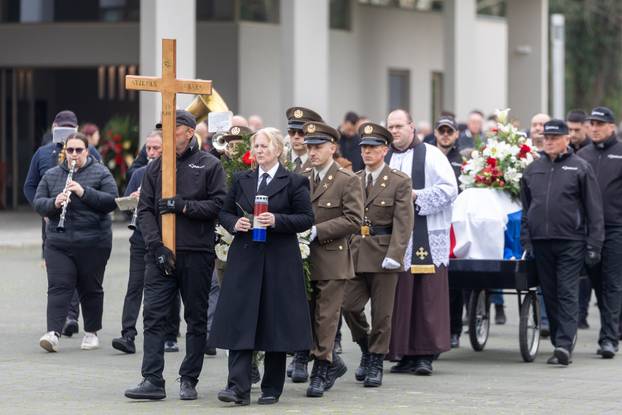 Vukovar: Posljednji ispraćaj i ukop identificiranih posmrtnih ostataka hrvatskog branitelja iz Domovinskog rata Stjepana Patka 