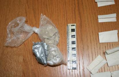 Šibenik: Uhitili tri dilera s heroinom od 100.000 kuna