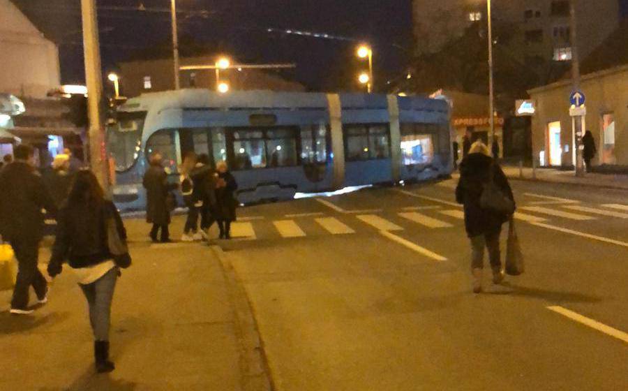 Gužva na Črnomercu: Tramvaj zaustavio promet zbog kvara