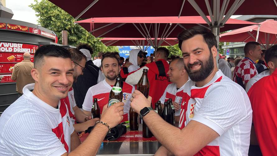 24sata u Berlinu: Bivši 'vatreni' došli podržati momčad, navijači Hrvatske dominiraju stadionom