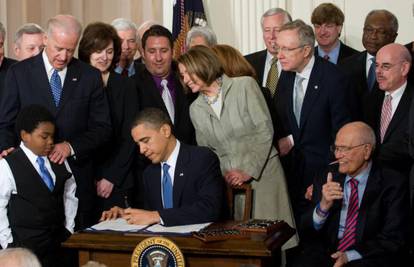 B. Obama odobrio reformu zdravstva s 20 nalivpera
